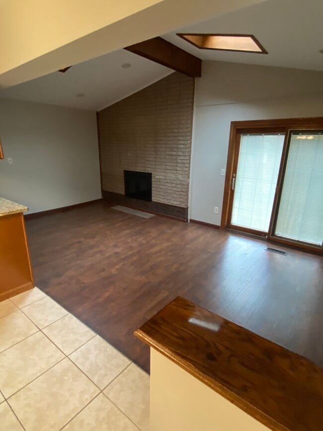 Building Photo - 2911 Groves Dr