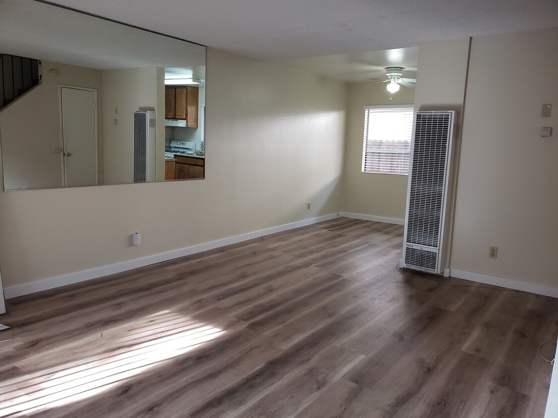 Foto principal - 754 Newport Ave