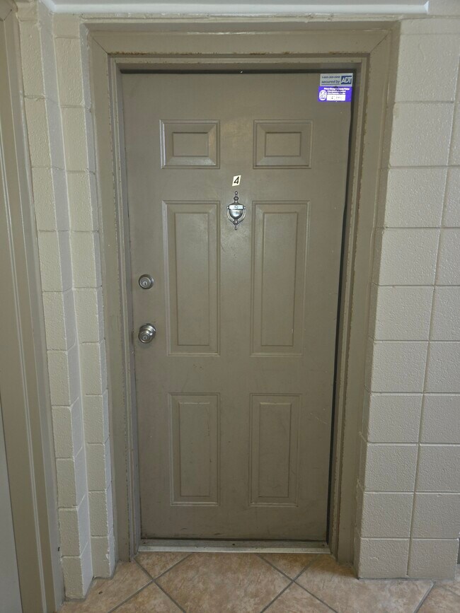 Unit 4 - 6300 Hil Mar Dr