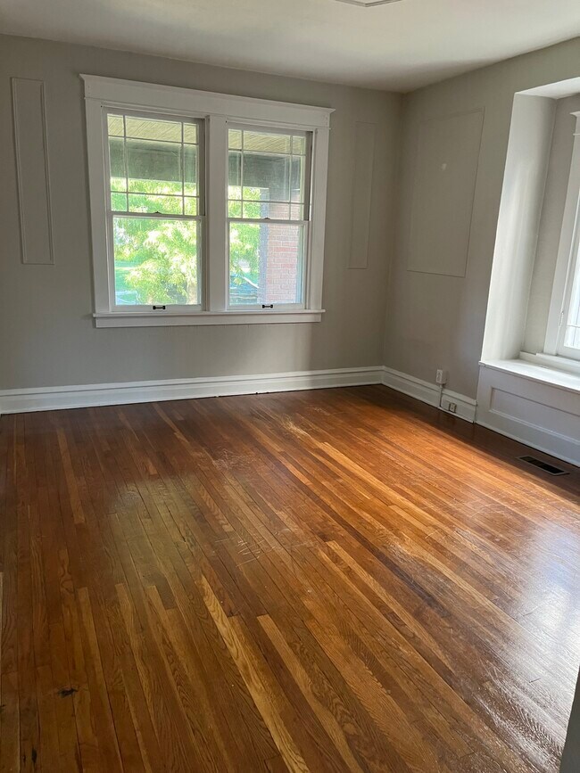 Bedroom - 6912 Marquette Ave