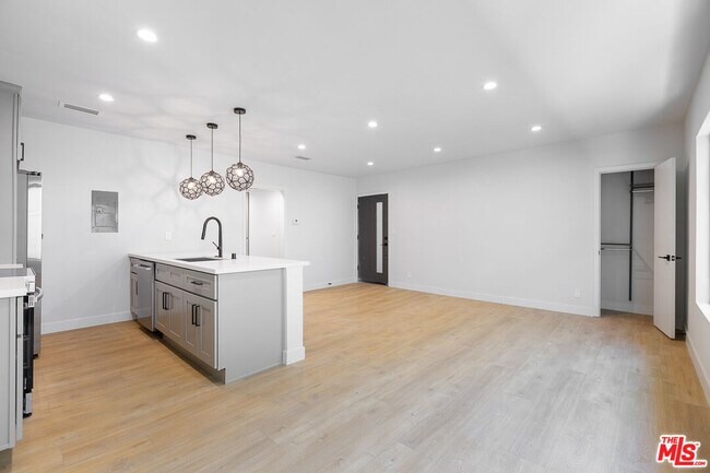 Foto del edificio - 3622 Keystone Av