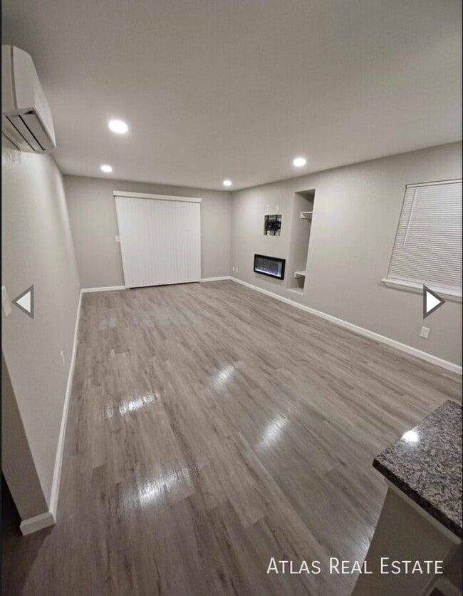 Building Photo - 6741 Dublin Loop W