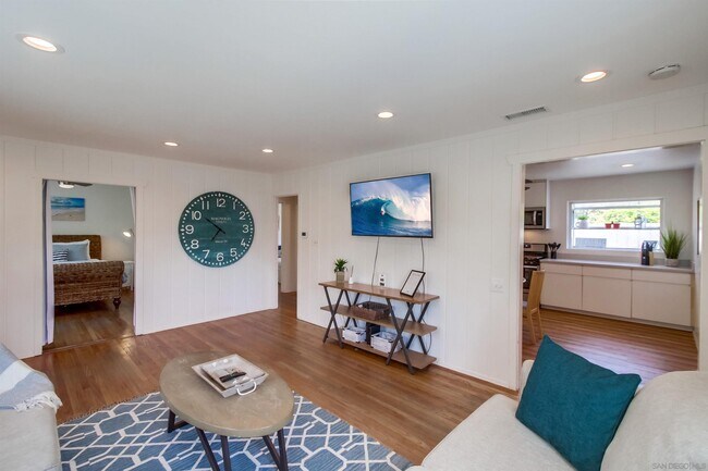 Building Photo - 851 Opal St