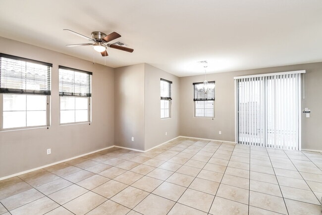 Building Photo - 213 N Sandal