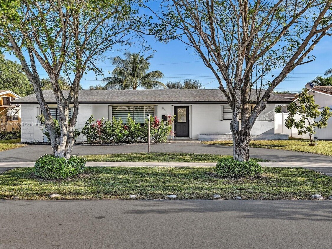 Foto principal - 551 Crescent Dr