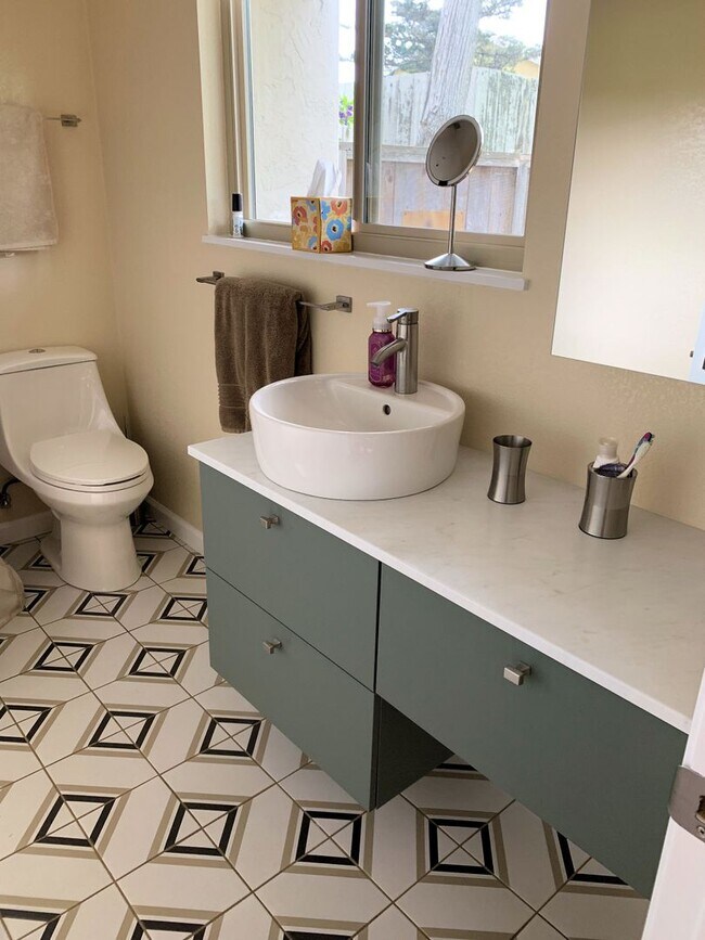 Building Photo - Absolutely Beautiful Cyress Grove Condo in...