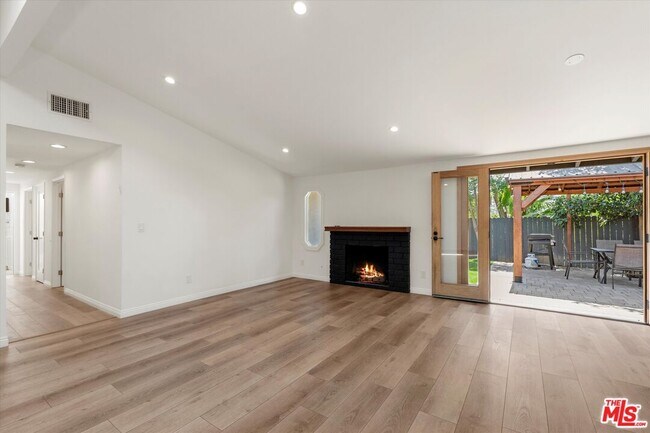Building Photo - 5444 Cromer Pl