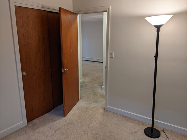 Lrge Bdroom1 w. closet - 100 Summer St