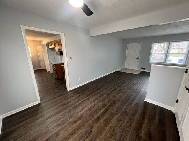 Building Photo - Move-In Ready 6-Bedroom Home in Raytown