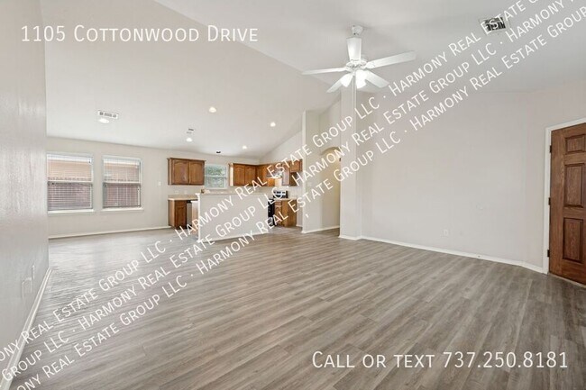 Building Photo - 1105 W Cottonwood Dr
