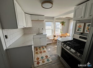 Building Photo - 121 Hawley Ave