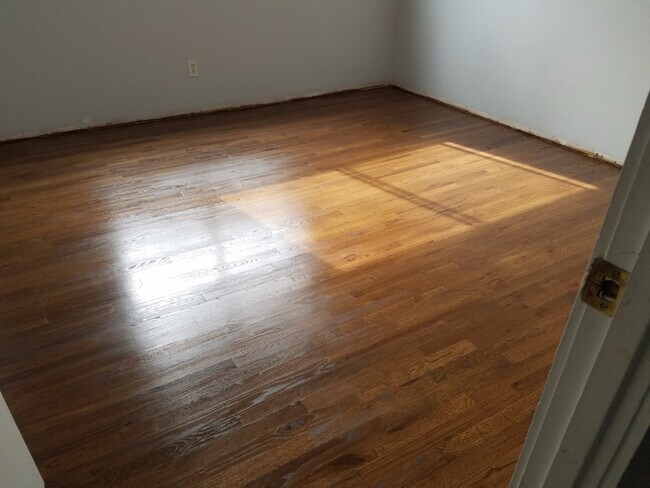 Foto del edificio - 220 Sherman Dr