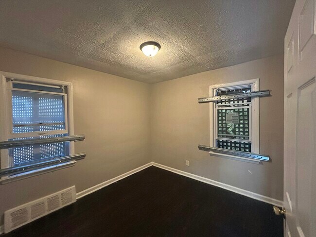 Building Photo - 16544 St Marys St