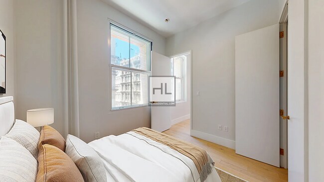 Foto del edificio - Beautiful 4 Bedroom 3 Bath Apartment In So...