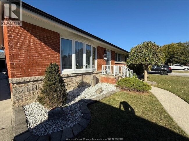 Building Photo - 4143 Mt Royal Dr