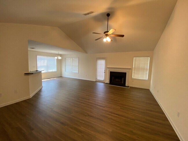 Building Photo - PRE-LEASING FOR AUGUST 2026!