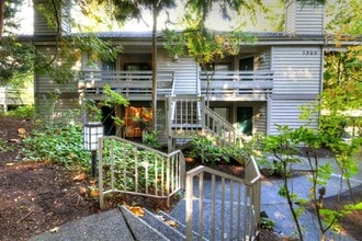 Building Photo - 1280 Bellevue Way NE