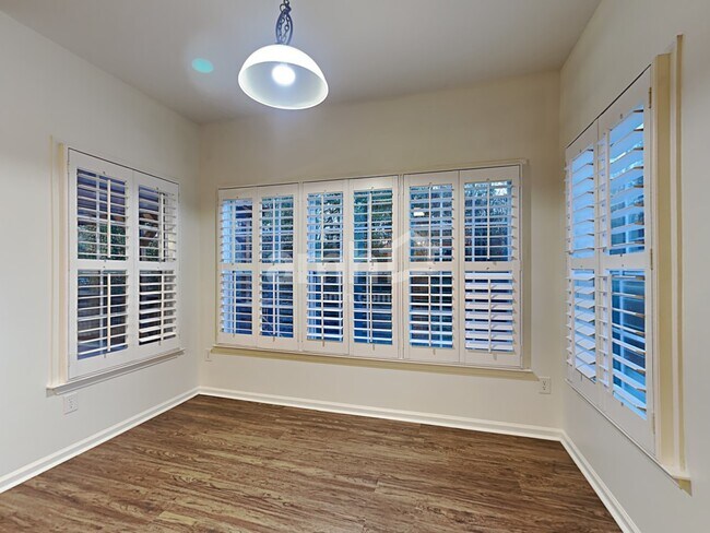 Building Photo - 302 Grimes Dr