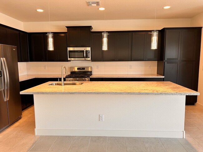 Foto del edificio - 17282 W Larkspur Dr