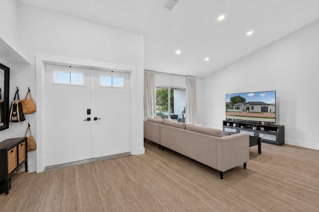 Foto del edificio - 16709 SW 5th Ct