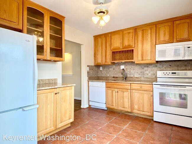 Building Photo - 4 br, 2.5 bath House - 5514 Chillum Pl, NE