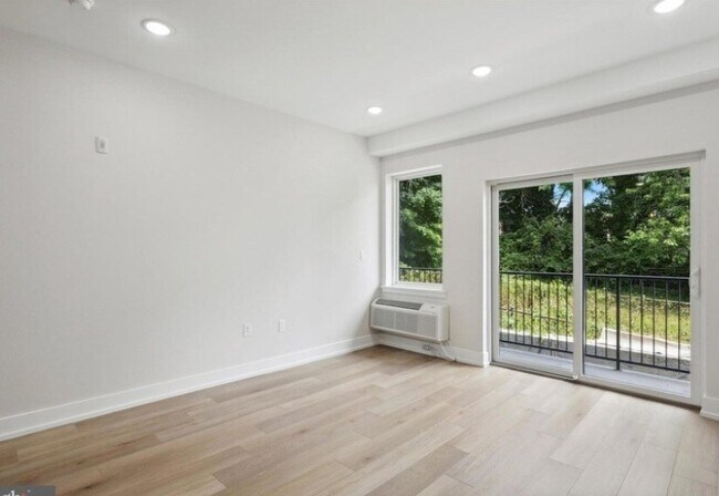 Foto del edificio - 401 E Walnut Ln