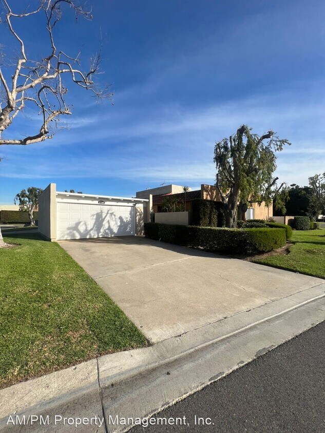 Foto principal - 3 br, 2 bath House - 17740 La Rosa Ln.