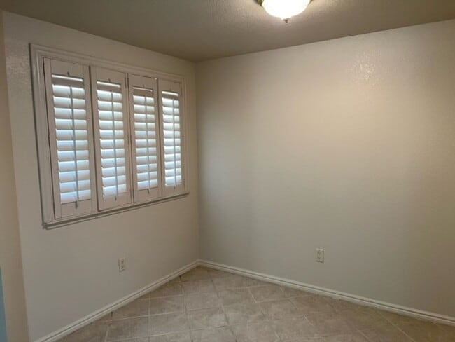 Foto del edificio - Vineyard home with luxury vinyl plank. Close to schools, shopping and transportation.
