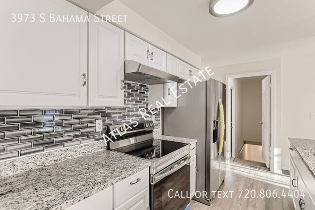 Building Photo - Beautifully Remodeled 4 Bed 3 Bath Home Co...