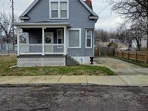 Building Photo - 309 E Corrington Ave