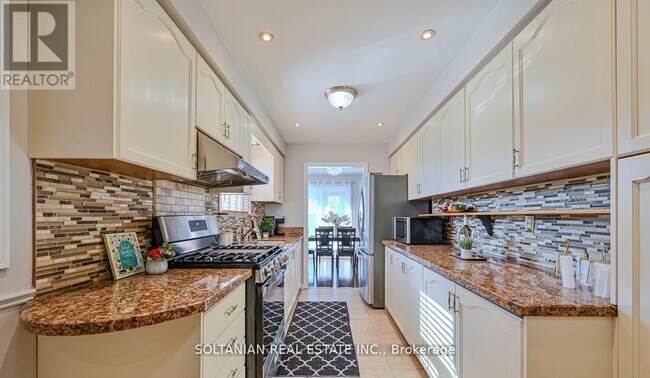 Photo du bâtiment - 133 Shady Pine Cir