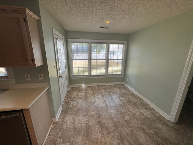 Building Photo - 3 bedroom house