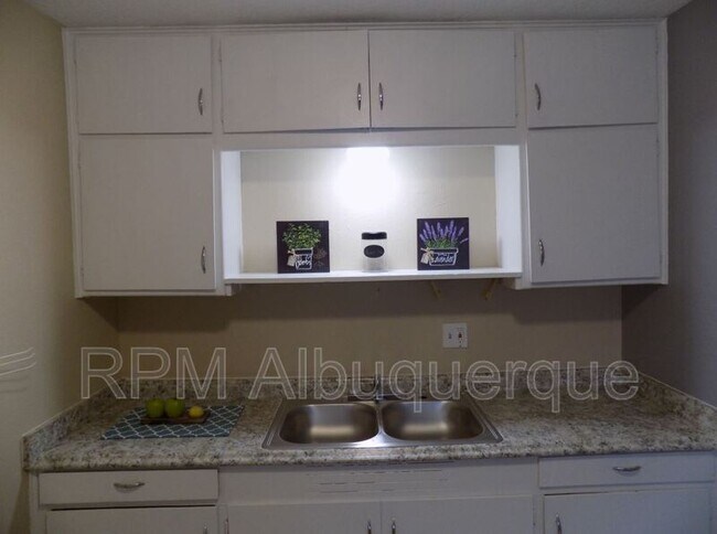 Foto del edificio - 560 Estancia Dr NW