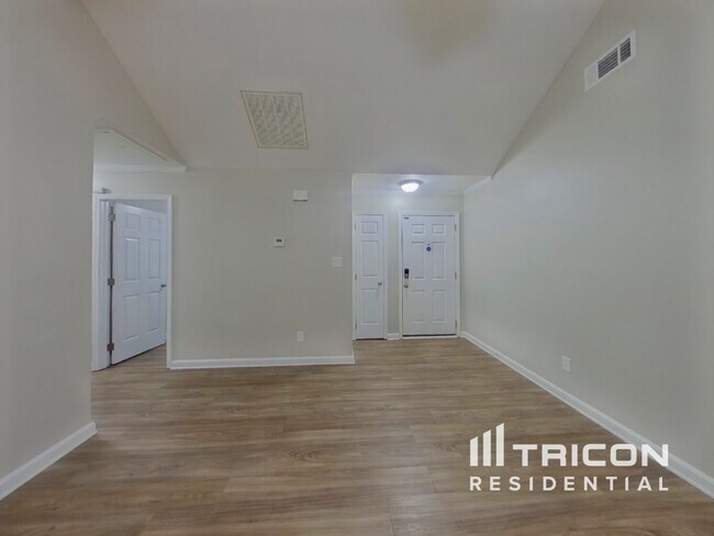 Foto del edificio - 7213 McTeal Pl