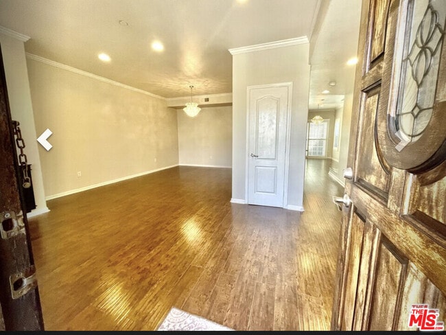 Building Photo - 909 S Gramercy Pl