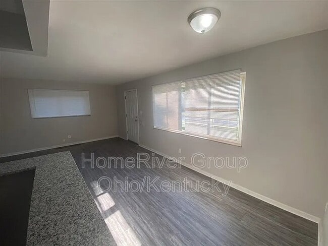 Building Photo - 2040 Faywood Dr