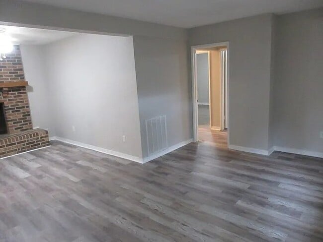 Building Photo - 200 Mccormick Ave