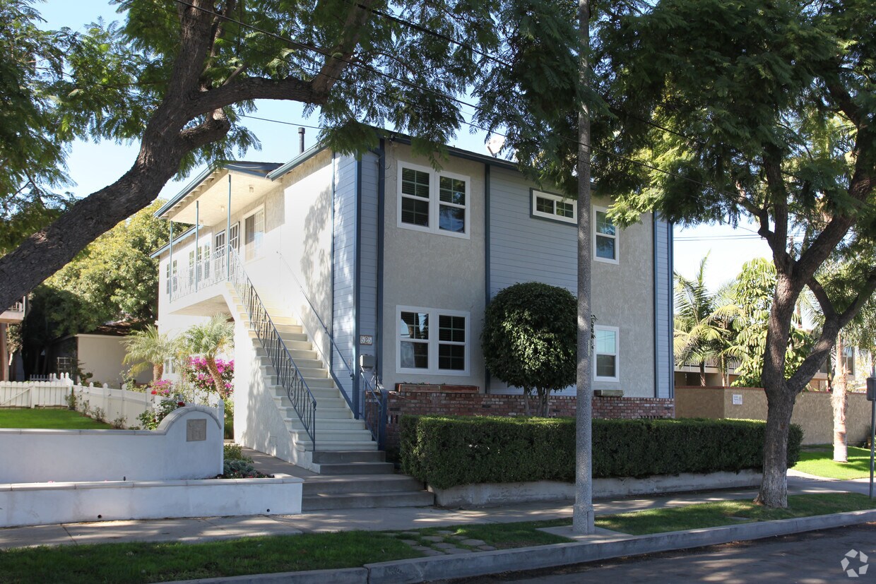 Primary Photo - 525 Tremont Ave