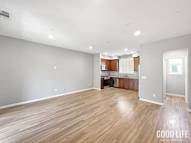 Foto del edificio - Spacious 2BD/3BA Condo in Chula Vista with Walk-In Closet, Community Pool & 2-Car Garage