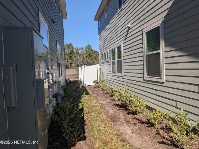 Building Photo - 10663 Waterfield Rd