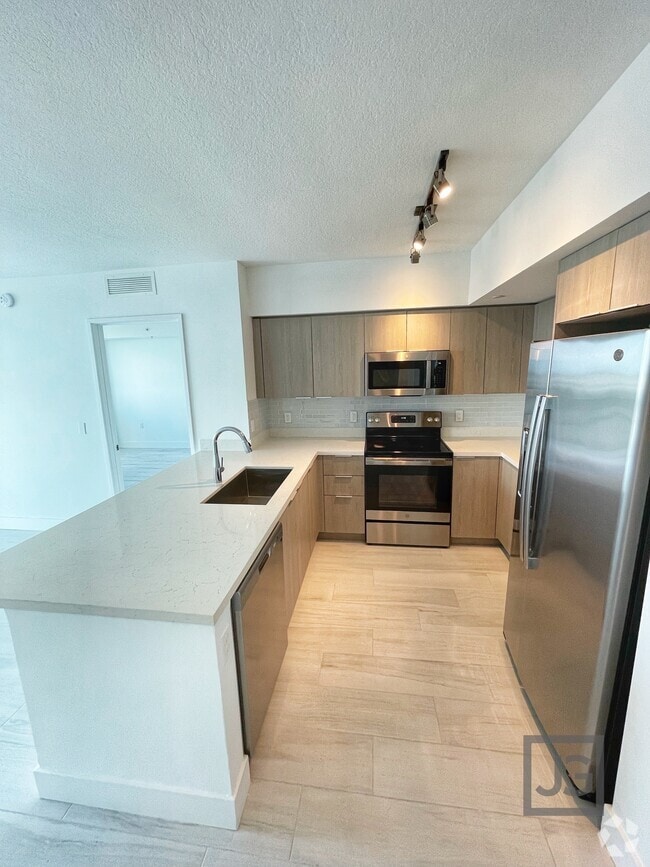 Best Luxury Royal Palm Vista Apartments for Rent Dania Beach, FL 17