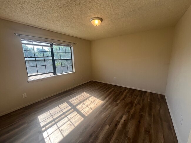 Building Photo - 401 12th Ave SE unit 295