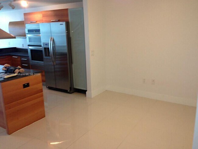 Foto del edificio - 2950 NE 188th St