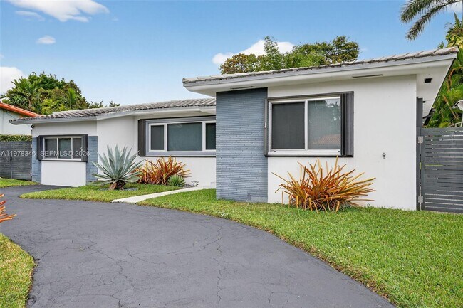 Foto del edificio - 425 NE 114th St