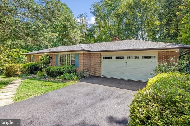 Building Photo - 39225 Foxhill Rd