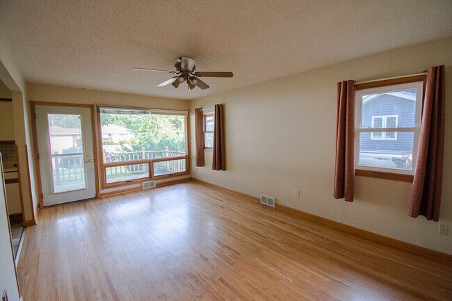 Foto del edificio - 2324 Elton Hills Dr NW