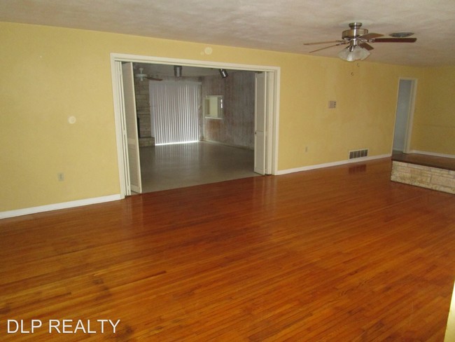 Building Photo - 124 Royal Palm Ave