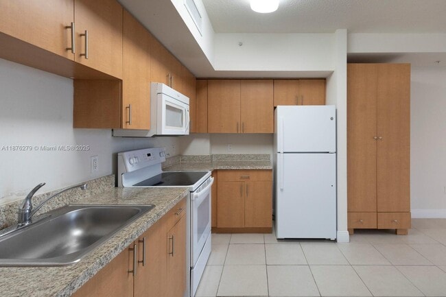 Foto del edificio - 2350 SW 27th Ave
