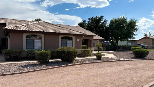 Building Photo - 2453 E Magnolia Dr