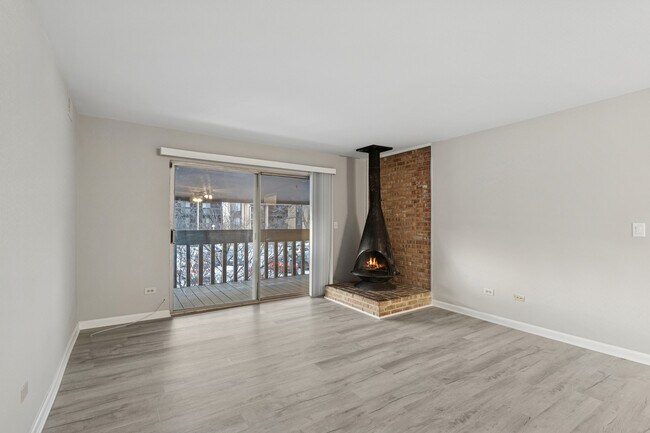 Foto del edificio - 6185 Pinewood Ct